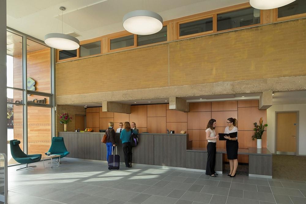 לייסטר College Court Hotel מראה חיצוני תמונה